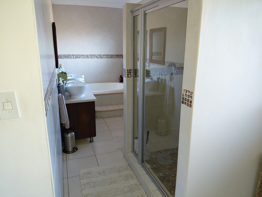 5 Bedroom Property for Sale in Heuwelkruin Eastern Cape